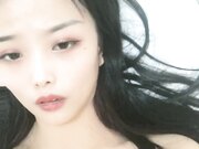 露脸小可爱勾搭足浴男技师啪啪 主动脱下男人的裤子舔屌 大鸡巴好硬被压在身下