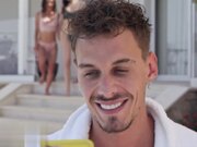 三人海边的淫乱派对互相性交大鸡巴与骚穴的完美相融