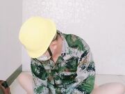 美少妇勾引修水工 大叔帮忙扶着竟然发现女子没穿内裤 手指一顿扣