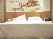 马来西亚D奶混血美女我只谈过两个男朋友呢