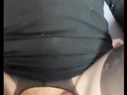 淫荡人妻打着电话操着逼