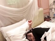 几乎没有经验的苗条美女 穿着角色扮演服装