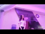 高级会所里妈妈带了一群美女来