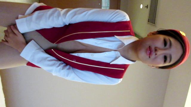 美丽的空姐脱了裤子穿肉丝自慰