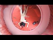 情趣房顶上的圆镜子可以看见自己做爱