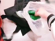 製服少女逛超市買黃瓜 廁所自慰