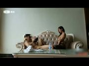 大奶小姨子沙发上的激情口交让我性欲大增