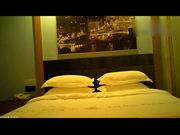 美丽的平胸女孩喜欢骑马啪啪