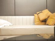 今夜转换风格 精品外围小姐姐 一对大胸真闪亮 沙发性爱 超清镜头完美