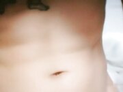 肤白貌美小少妇 忙着裸体刷抖音 小伙性欲暴起又抠又舔 长腿扛起狂插刺激劲爆