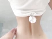 爸妈刚出门我和妹妹就准备办正事，我裤子刚脱到一半，谁料妹妹男友突然打来电话，妹妹慌忙跑到阳台上接电话