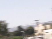 一个小奶子荡妇正在被大鸡巴在公共场合激烈地性爱爆操抽插