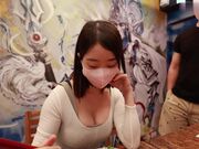 台湾清华大学外文系臀后健身教练 剧情私拍 在日料店用餐被搭讪