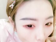 晴儿宝贝~给哥哥口舔了那么久~都硬不起来~真想一口吃掉它！求操~BB瘙痒难受~狼友们快来艹死她！