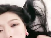 土豪约了一个极品骚母狗 小穴水嫩多汁 操的淫水都把阴毛弄湿了 全程骚花不断