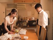 朋友母亲的无意识挑逗 浮空内衣1