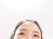 疯狂姐妹花全程露脸一起伺候大鸡巴，69口交棒棒哒，看好姐妹激情上位被草，浪叫呻吟不止，精彩刺激不要错过