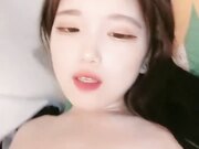 呆萌美少女 邻家妹妹型 白皙皮肤超嫩 炮友舔微毛骚逼 骑上来操 后入撞击