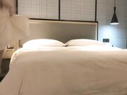 牛仔裤妹子啪啪 舔奶调情穿黑丝骑乘猛操