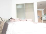 约了个极品 穿上开档黑丝 狠狠来一发