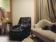 工作室气质眼睛御姐，胸夹钞票极度风骚