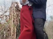 松紫大大村长和小媳妇野外调情