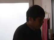 错过末班车借宿后辈家 超小单间被迫亲密接触1