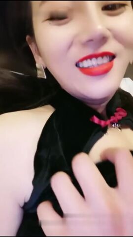 红唇大奶少妇双人啪啪大秀 情趣装舔奶口交上位骑坐后入性感大屁股