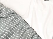 精虫上脑的我偷袭了睡着的妹妹，并且控制不住把妹妹的嫩逼灌的满满的！