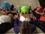 大学家庭派对与三个欲火中烧的骚货狂欢乱交派对