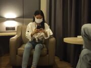 酒店约操技校兼职清纯嫩妹有点羞涩被小哥哥奋力抽插性慾爆发爽不停