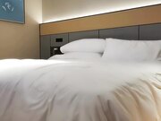 邻家女友松驰感无套内射挺大胆