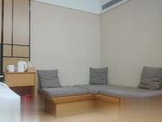 少妇探花 漂亮人妻身材很霸道貌似被拔套内射了自己偷偷摸逼检查逼里是否有精液