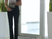 高个子的异国女孩 第一次接受黑色阴茎的暴力抽插