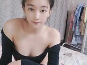 勒逼裤小骚货 居家炮友操逼 按着头深喉吸吮 黑丝美腿抬起插穴