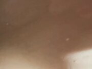 性感坏女孩淋浴间自慰深喉吞精