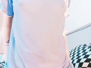 双马尾眼镜口罩小妹 白丝美腿超嫩 无毛肥美小穴 翘起屁股被后入 往上视角拍摄