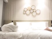 瑜伽老师的身材就是不一样 上位骑乘翘起屁股后入操的妹子呻吟娇喘连连