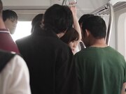 在女儿身边被骚扰 虽然抵抗却渐渐有了感觉3