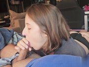 醒来发现继女在摸我的大鸡巴看来她完全知道自己要什么