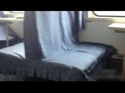 为了刺激 与身材不错的女友尝试在火车上打炮