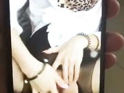 豹纹奶罩萌妹子在家性欲难耐和男友手机视频勾引他