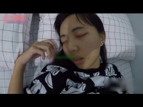 超可爱的嫩妹子被猥琐男迷倒之后肆意玩弄