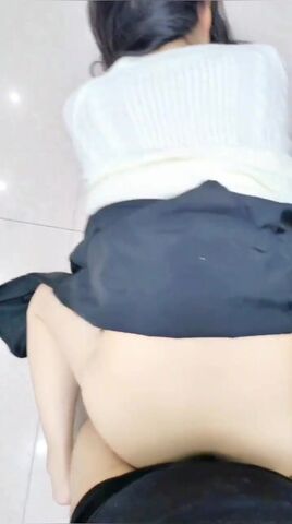 鬼父大牛下药迷奸女儿惨遭翻车 不顾女儿的反抗强行强奸女儿