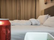 家庭乱伦 我的吊钟乳极品舅妈与我酒店乱伦内射