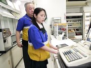 便利店后辈夜班沦为专属肉便器2