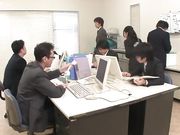 实习大胸女秘书会议室被下流同事轮干,一脸哀怨