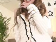 欲女在培训会上让新学员玩她的骚穴 淫水狂喷