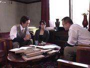 公公支开儿子,叫儿媳给他舔鸟最后射在了她的喉咙里