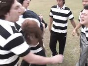 清纯少女散步被社会青年抓住调戏,最后嫩逼都被干红肿了